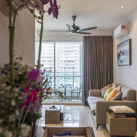 Sky Suites George Town Exterior foto