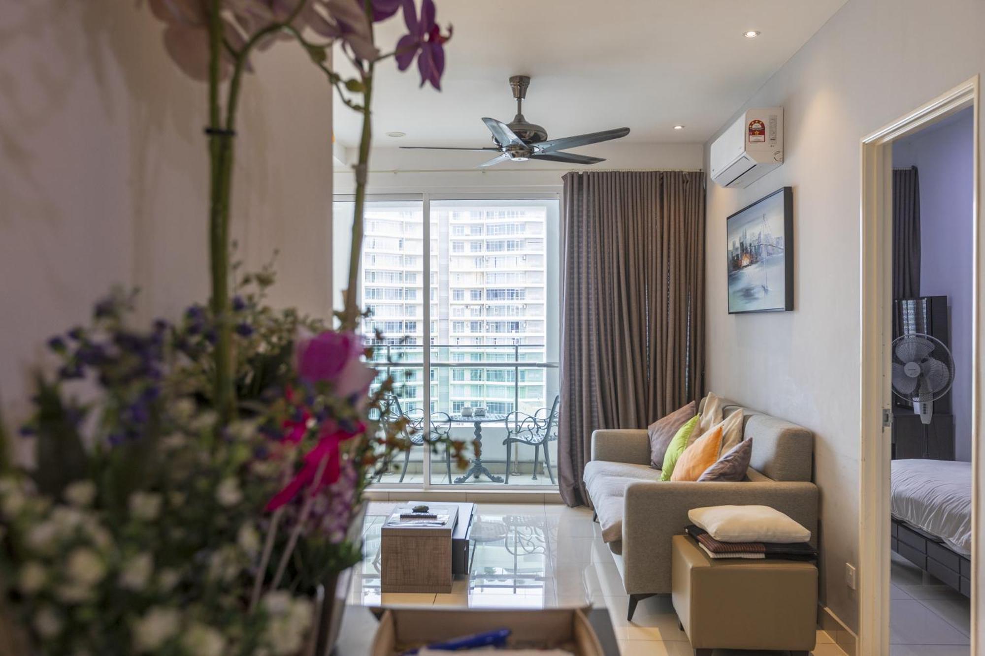 Sky Suites George Town Exterior foto